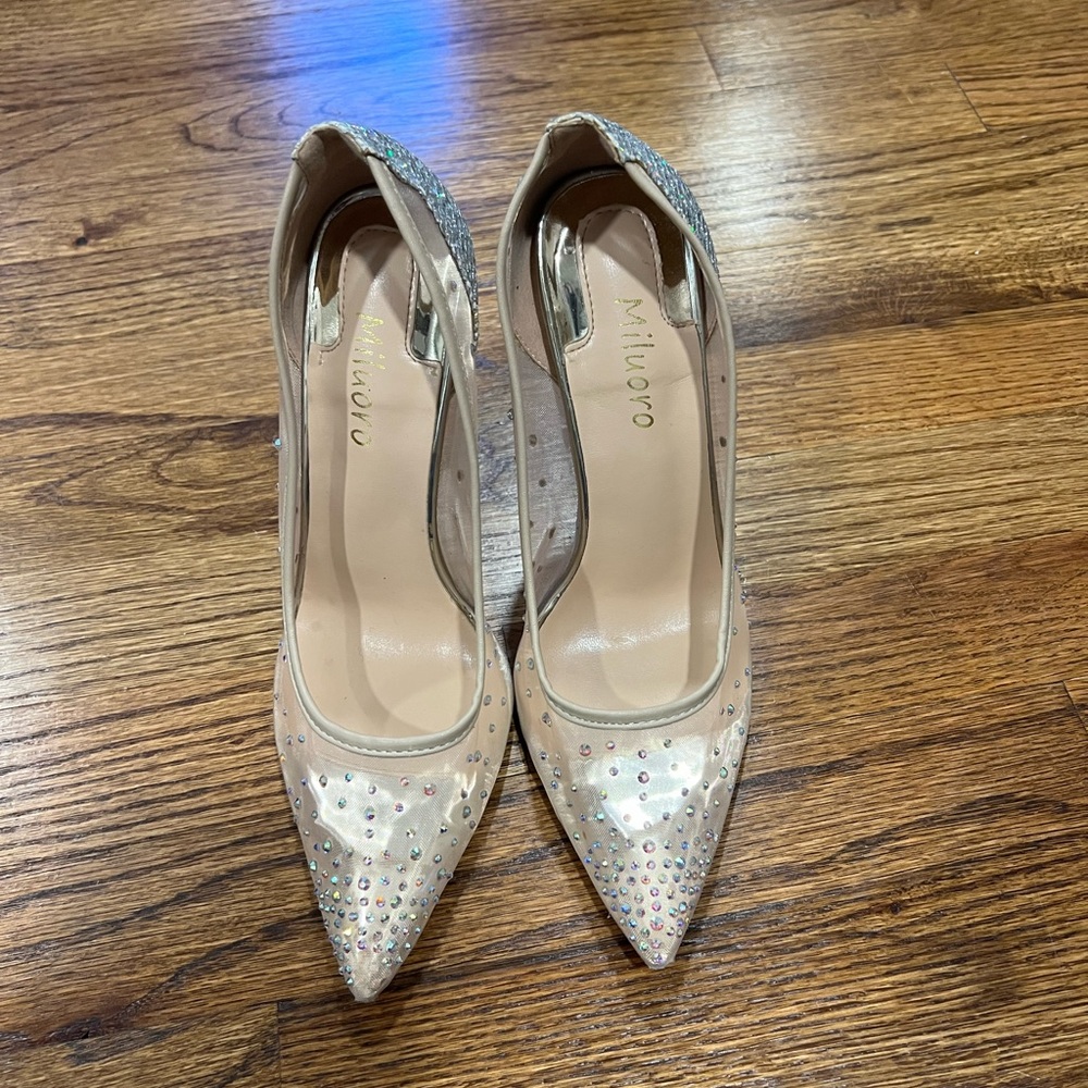 Amazon Heels - Picture 3 of 10